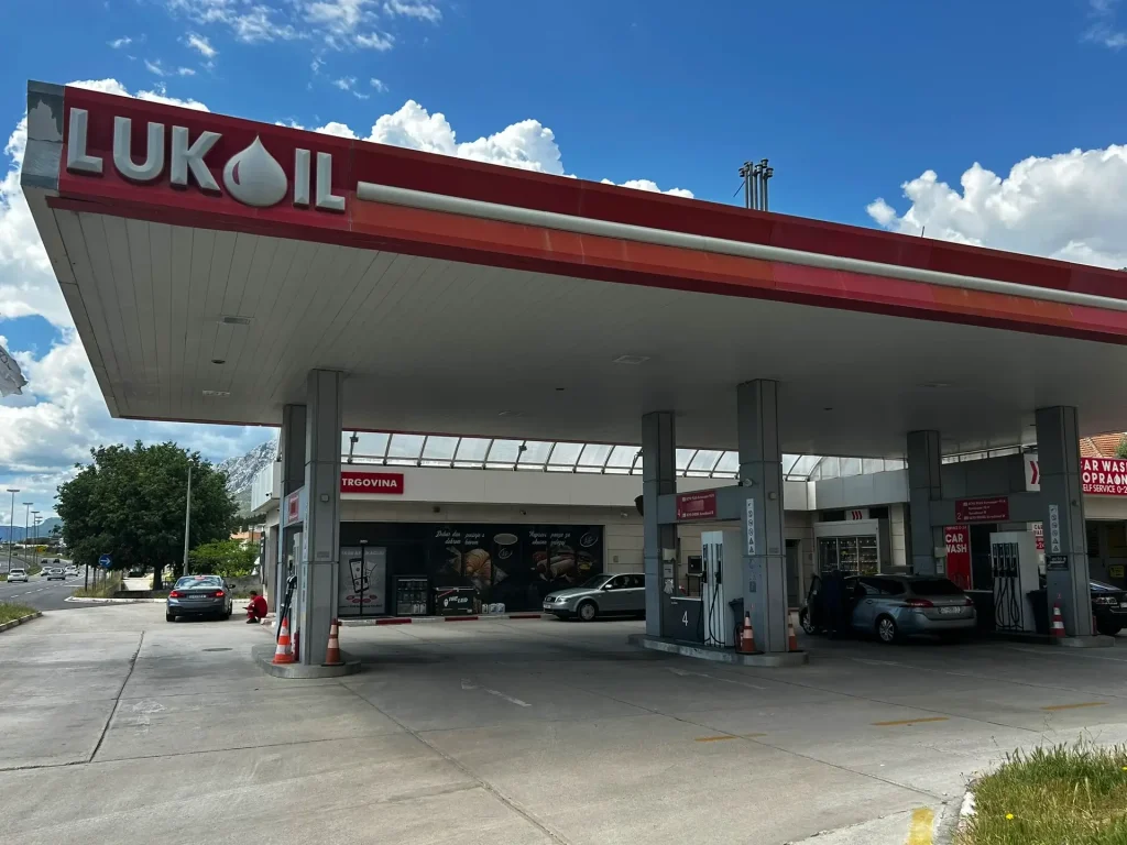 Bencinski servis Lukoil
